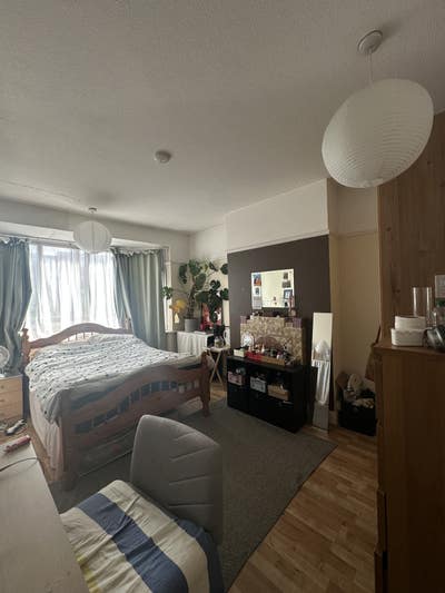 One single room North Acton Main Photo