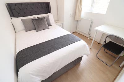 Room in Stunning West London House  Main Photo