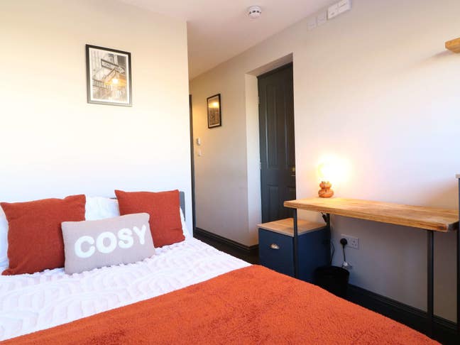 Ensuite Rooms Available 🏡 Sandy Lane Main Photo