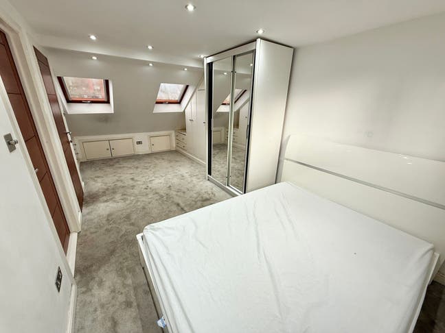 🌇Spacious En-suite Room, near CW Main Photo