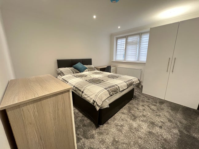 En-Suite Double Room - Close to City Centre Main Photo