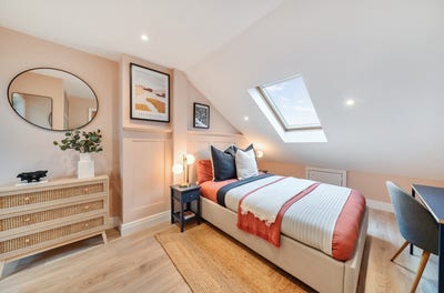 Large double with en suite all bills included!  Main Photo