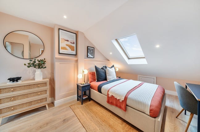 Large double with en suite all bills included!  Main Photo