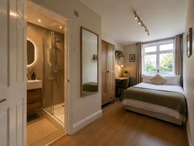 2 Ensuites + 2 DBL Rooms Canary Wharf E14 Prime  Main Photo