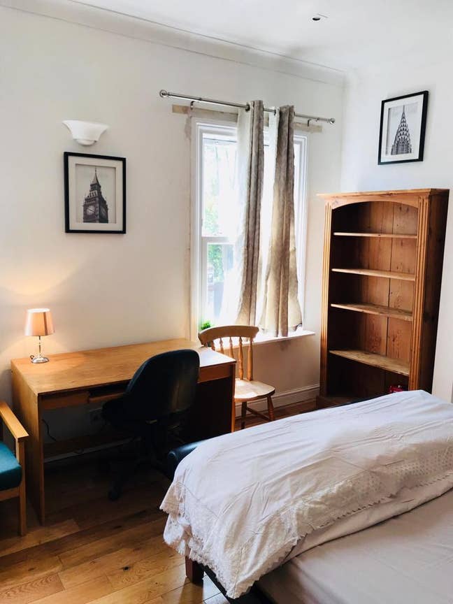 A Large Double Bedroom in Romsey Area Main Photo