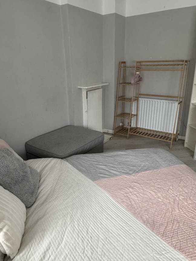 Spacious Double Bedroom for Rent-Bills Included Main Photo