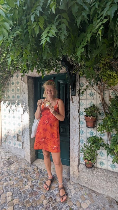 Female looking for a professional house share Main Photo