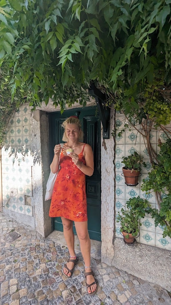 Female looking for a professional house share Main Photo