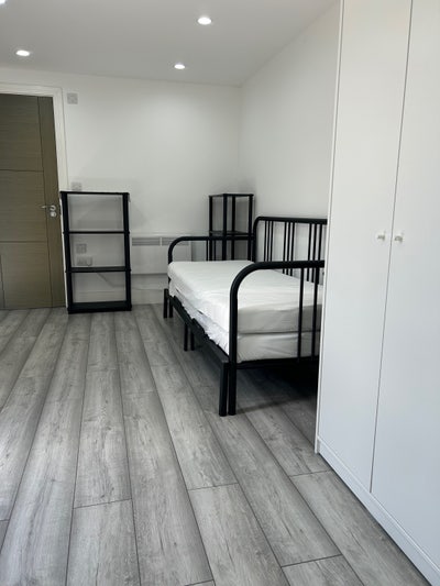  Ensuite  room -  female only Main Photo