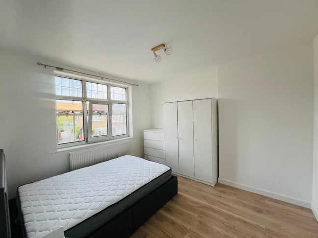 Bright new room to rent  Main Photo
