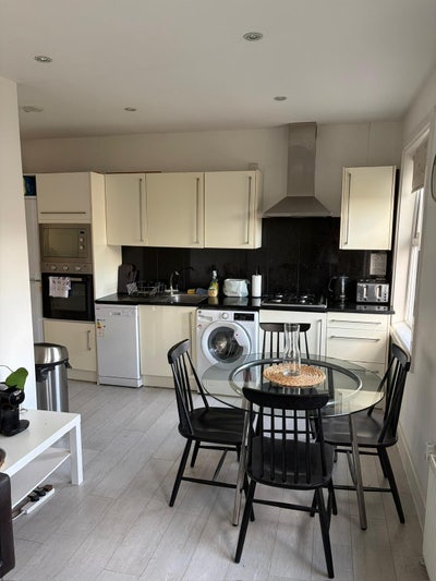 Bright Large Double Bedroom with Ensuite Main Photo