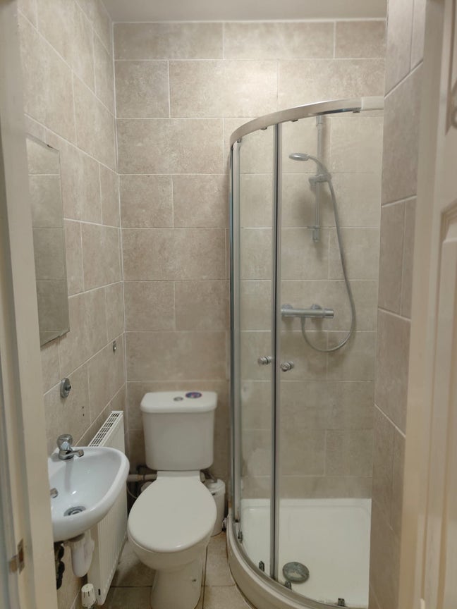 Large double en-suite room  Main Photo