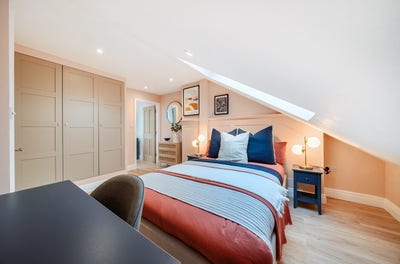 Stunning Top Floor En-suite  Main Photo