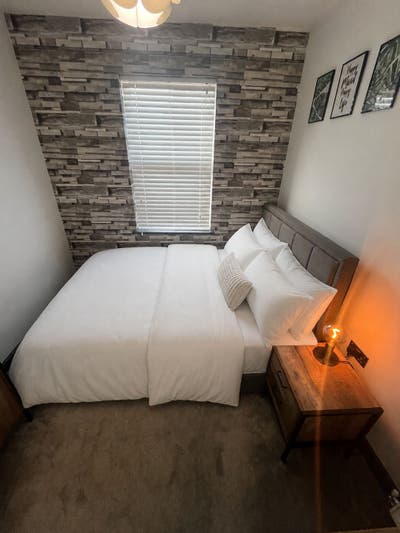 Studio Close to Burton Town Centre & Centrum 100 Main Photo