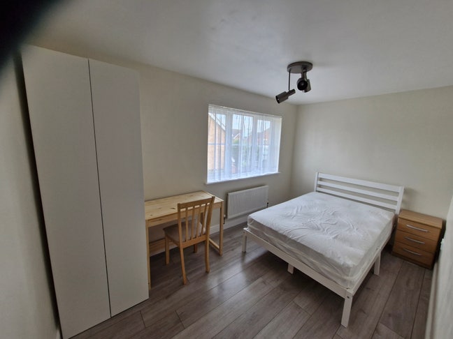 Double room in modern house near Good Hope hospita Main Photo
