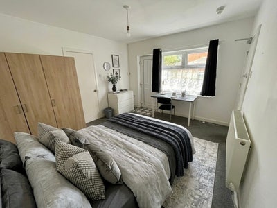 Ground Floor En-suite with Private Entrance Main Photo