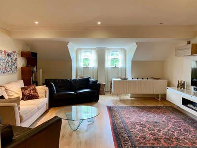 Furnished room with ensuite in 3-bed apartment. Main Photo