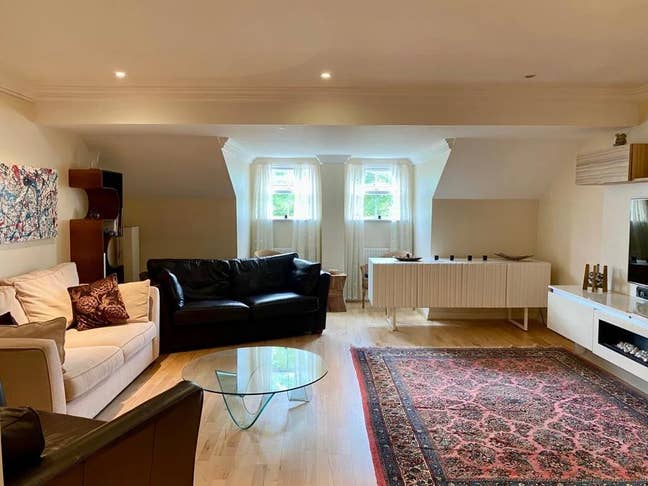 Furnished room with ensuite in 3-bed apartment. Main Photo