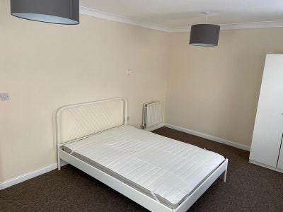 Large Double Room, Modern House Main Photo