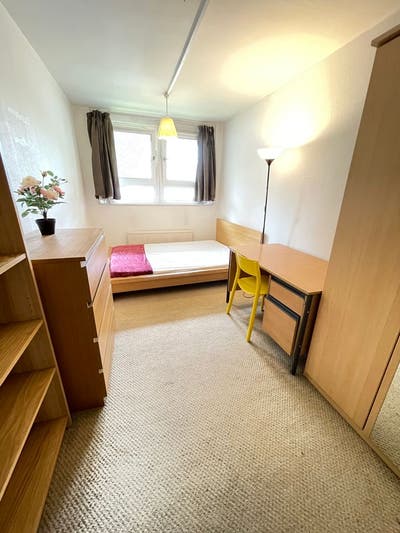 Only 860 Pcm - Rent with Friends+ Patio 🏡🎉🎉 Main Photo