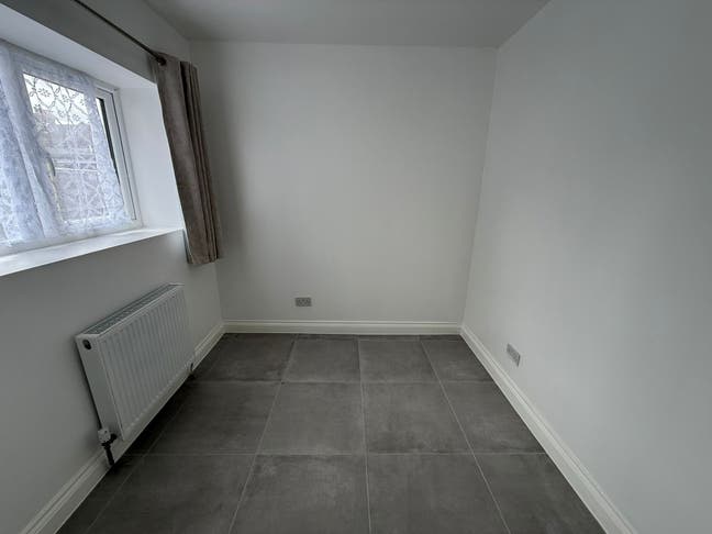 Spacious 1-Bedroom Flat Available – All Bills Incl Main Photo