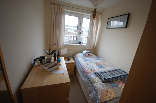 Single Room in Southfields Main Photo