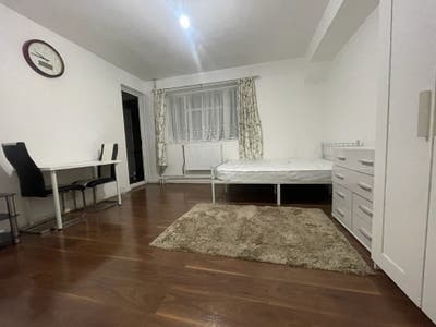 2 Double + Balcony @ Bethnal Green  Main Photo