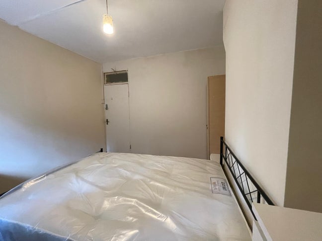 2 Double + Balcony @ Bethnal Green  Main Photo