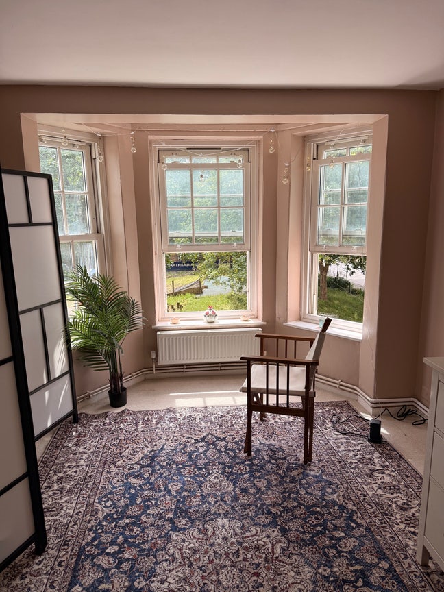 Large, bright double bedroom - Vauxhall Main Photo