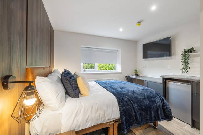Luxury Double Room | Strood | Bills Inc 13b Main Photo