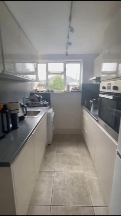 Lovely double room in 3 bed property Main Photo