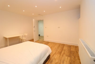 Spacious and Affordable modern Hanwell house Main Photo