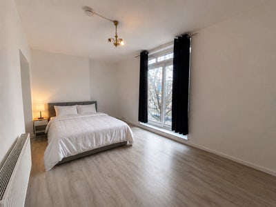 Bright Double  Room in Swiss Cottage  Main Photo