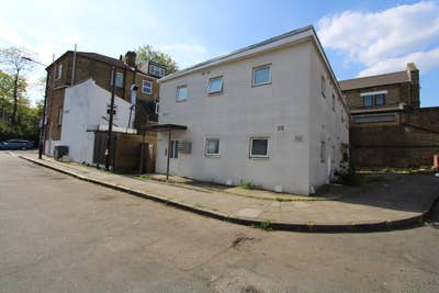 Ground floor studio in West NorwoodCouple Allowed* Main Photo