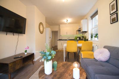 Beautiful 1 bed flat available NOW Main Photo