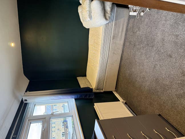 Single room with bills included Main Photo