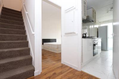 ⚡2 Beautiful Rooms! Fantastic Location⚡ Main Photo