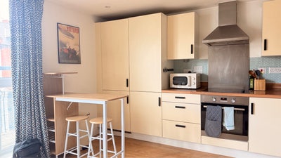 Cosy flat in Earlsfield - &pound;950pcm all bills incl Main Photo