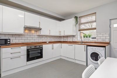 Large Double Room - All Bills & Wifi Included Main Photo