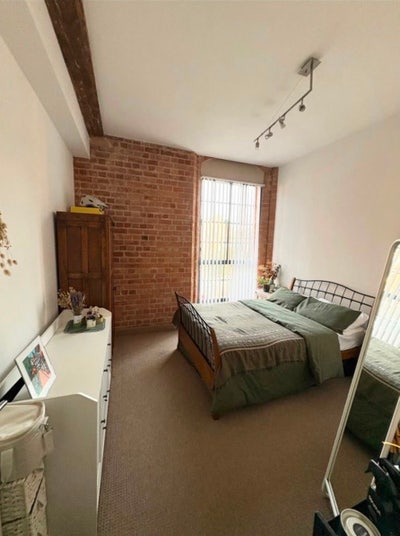 Double Room with Private Bathroom in Two-Bed Flat Main Photo