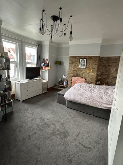 Large bedroom for rent - Colliers Wood  Main Photo