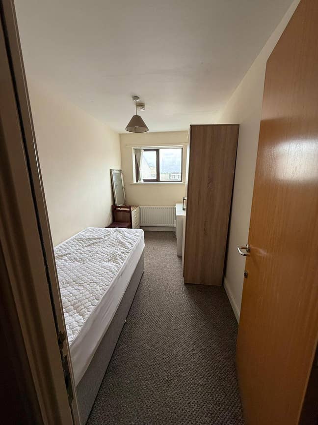 Single Bedroom Available Immediately in a 2-Bhk Main Photo