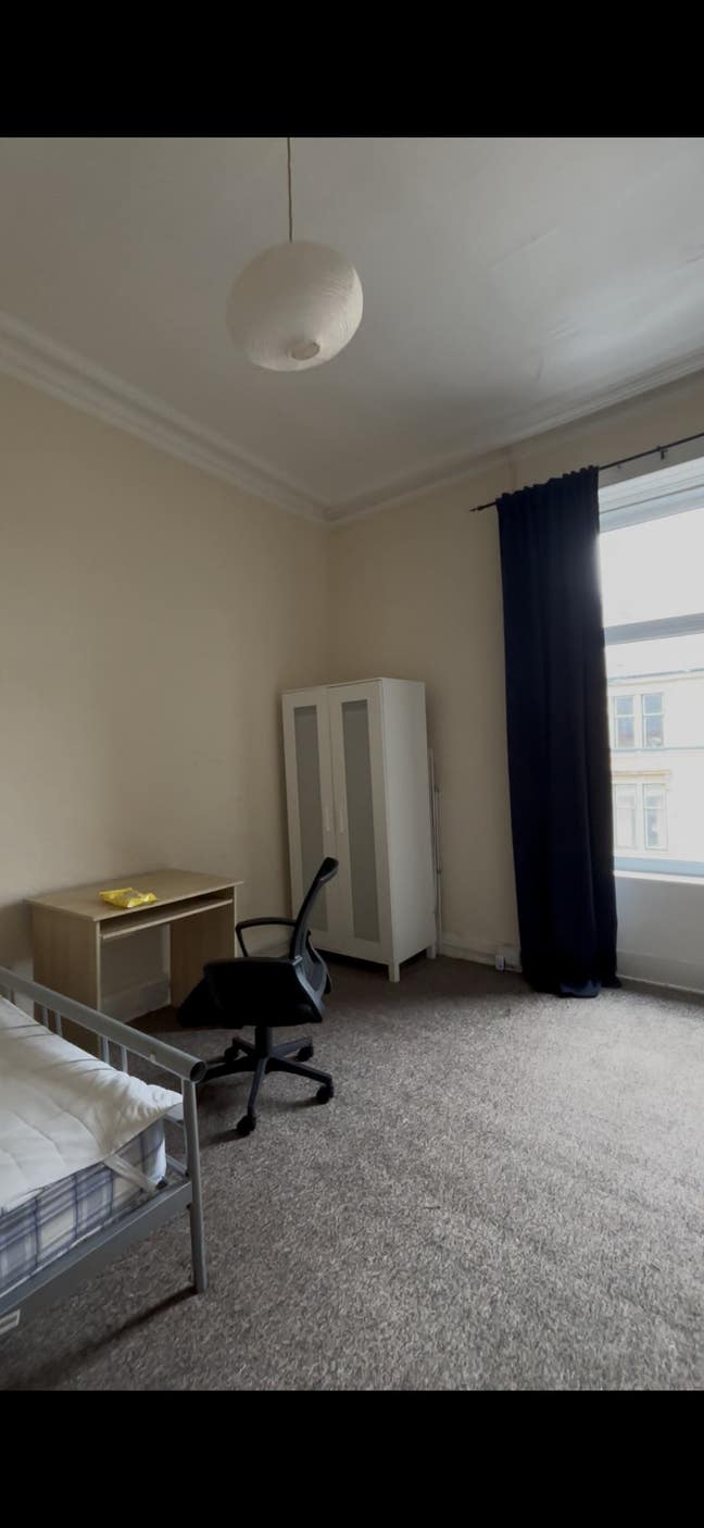 Double bedroom G12 Main Photo