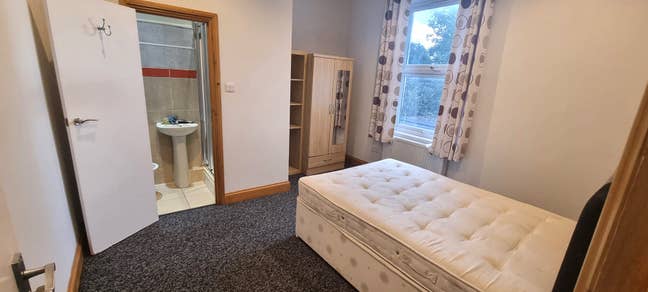 Floor Back Double room, Robinson Road, SW17 Main Photo