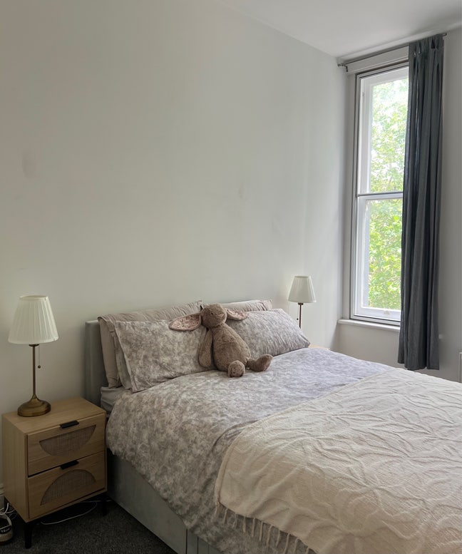 Stunning Entire 1 Bedroom Flat in West Kensington  Main Photo