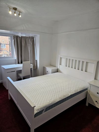 Room for rent Main Photo