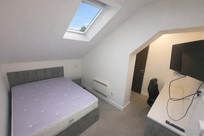 1 double bedroom available to houseshare Main Photo