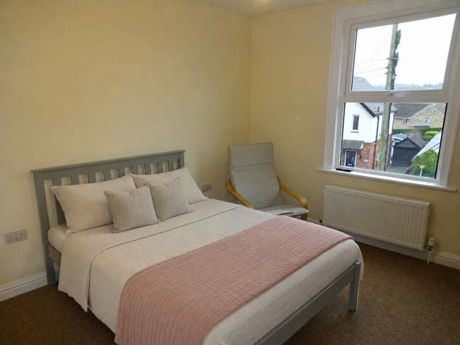 Preston Road Ensuite Room Main Photo