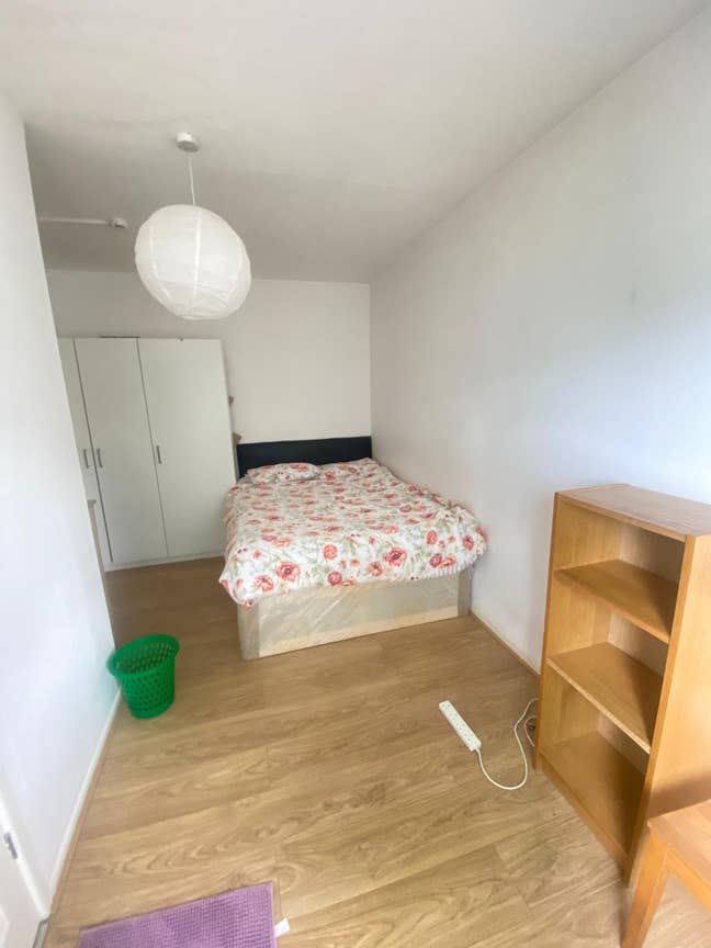  En-suite double bedroom available in E1 1RF Main Photo