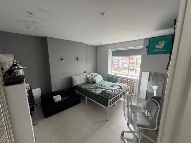 Large Double Room - Colindale  Main Photo